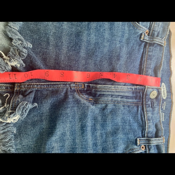Old Navy Boyfriend Jean Cut Off Shorts - Picture 7 of 7